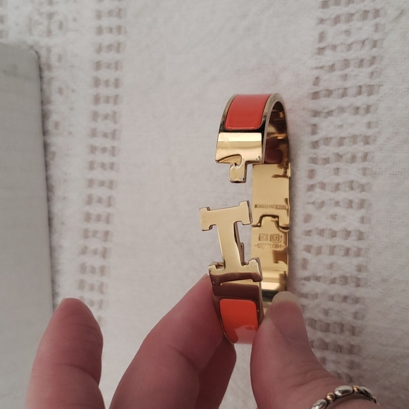 Hermes Clic H Bracelet, orange fruité, hinged, enamel, gold plated, gold tone - Picture 9 of 13